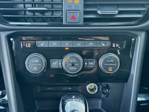 Certified 2024 Volkswagen Taos SE FWD image 14