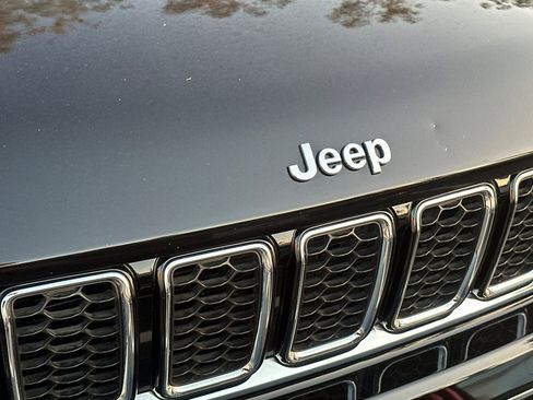 Used 2022 Jeep Grand Cherokee Overland w/ Luxury Tech Group IV image 12