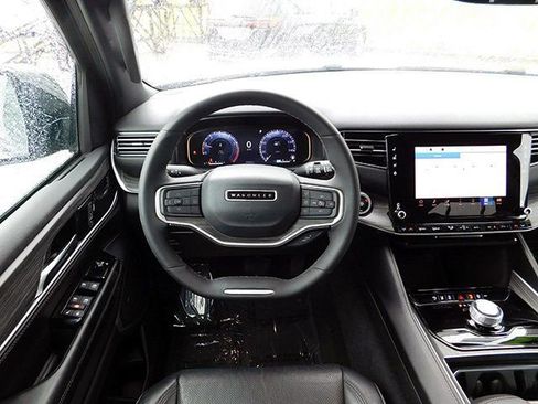 Used 2023 Jeep Wagoneer L Series II image 14