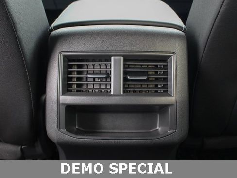 Used 2023 Volkswagen Atlas Cross Sport SE image 27