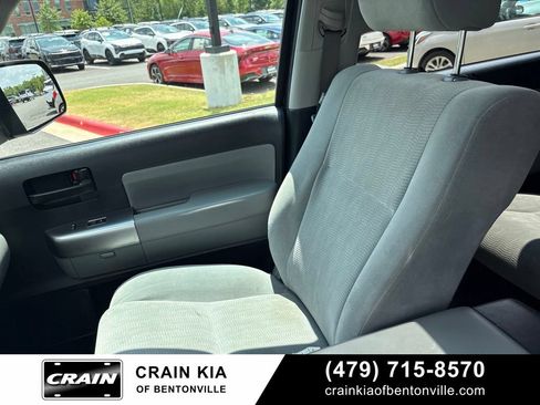 Used 2018 Toyota Sequoia SR5 AWD/4WD image 16
