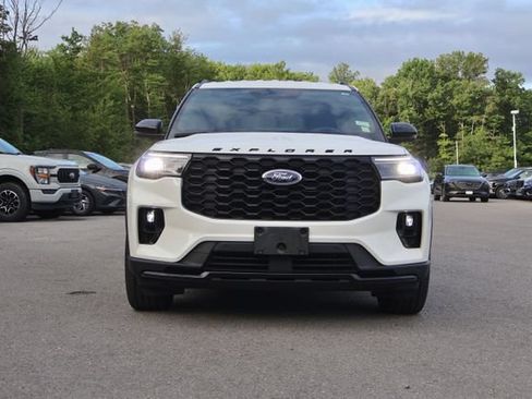 Used 2025 Ford Explorer ST-Line w/ ST-Line Street Pack AWD/4WD image 8
