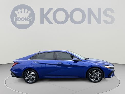 Used 2024 Hyundai Elantra SEL w/ Convenience Package FWD image 4