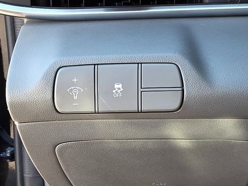 Certified 2025 Hyundai Elantra Sport image 32