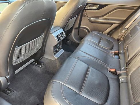 Used 2018 Jaguar F-PACE Prestige image 29