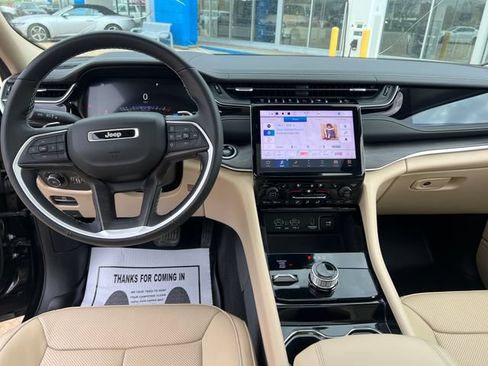 Used 2022 Jeep Grand Cherokee Limited w/ Luxury Tech Group II AWD/4WD image 22