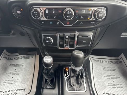 Used 2023 Jeep Wrangler Unlimited Sahara w/ Cold Weather Group AWD/4WD image 17