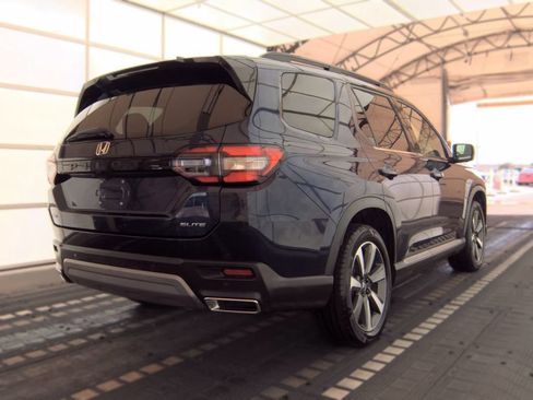 Used 2023 Honda Pilot Elite image 3