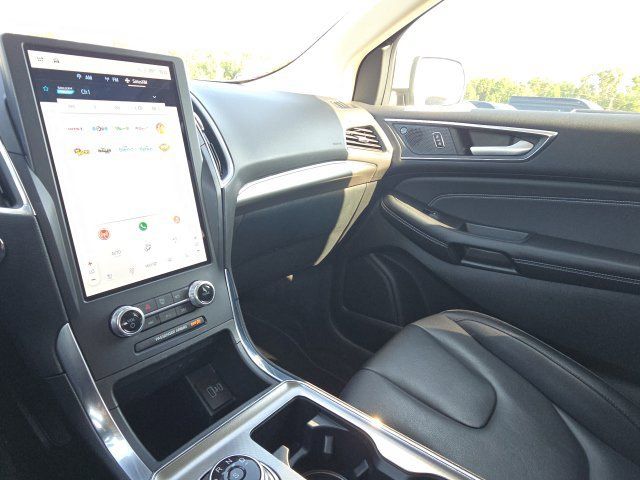 Used 2022 Ford Edge Titanium AWD/4WD image 31