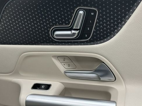 Certified 2025 Mercedes-Benz GLA 250 image 17