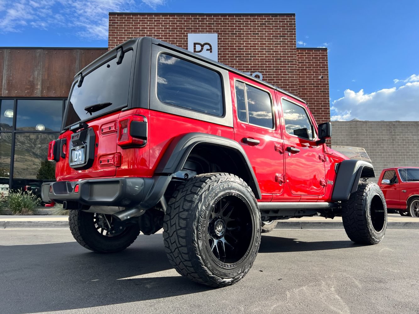 Used 2024 Jeep Wrangler Unlimited Rubicon w/ XTREMEE 35" Tire Package AWD/4WD image 6