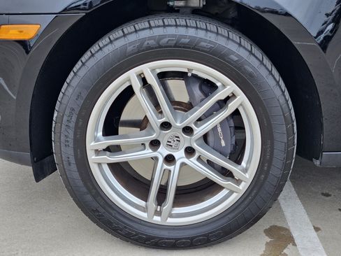 Certified 2026 Porsche Macan AWD/4WD image 14