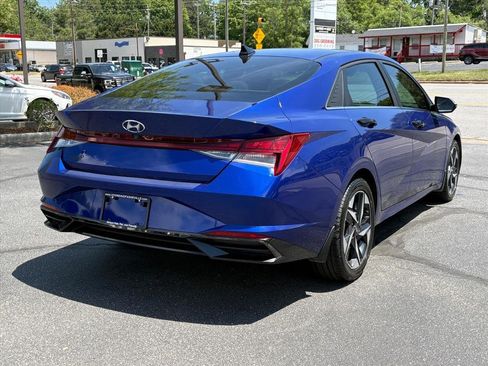 Used 2022 Hyundai Elantra SEL w/ Convenience + Premium Package FWD image 5