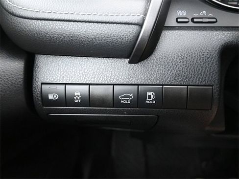 Used 2022 Toyota Camry SE image 21