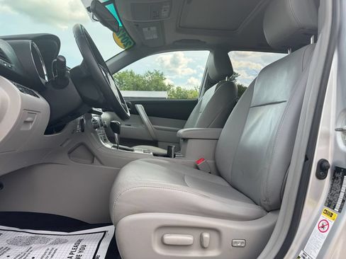 Used 2012 Toyota Highlander SE w/ Tow Pkg AWD/4WD image 18