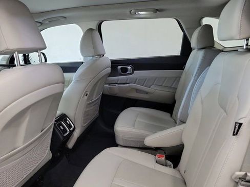Used 2024 Kia Sorento SX FWD image 13
