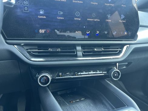 Used 2025 Chevrolet Equinox EV RS AWD/4WD image 17