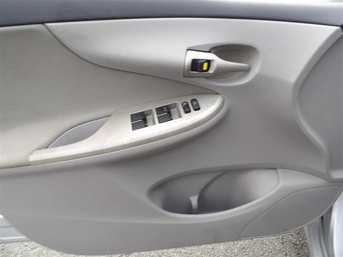 Used 2011 Toyota Corolla image 11