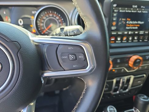 Used 2018 Jeep Wrangler Unlimited Sahara AWD/4WD image 27