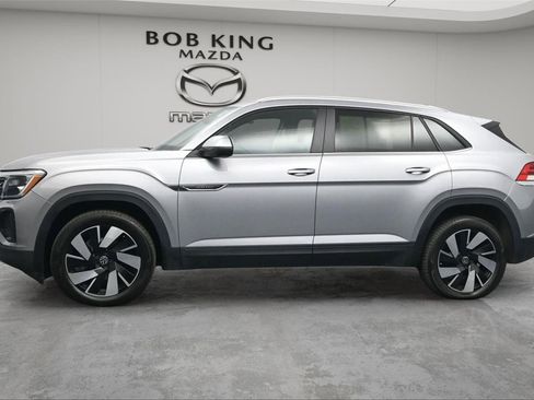 Used 2025 Volkswagen Atlas Cross Sport SE image 3