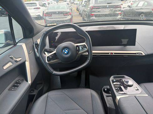 Used 2023 BMW iX xDrive50 w/ Sport Package AWD/4WD image 5