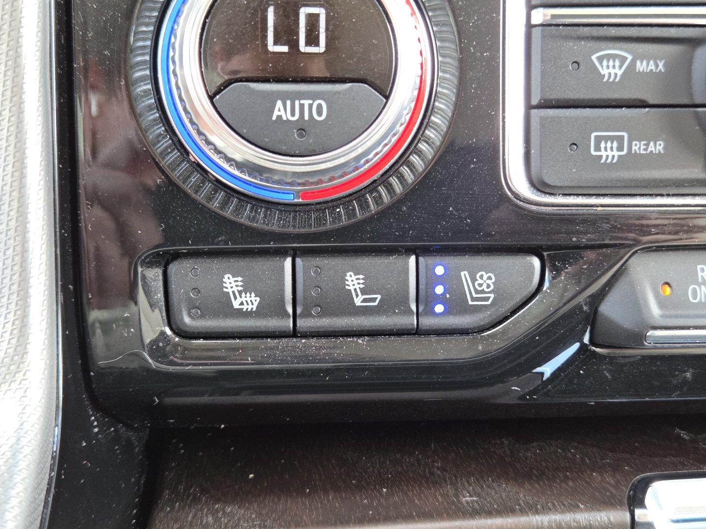 Used 2024 GMC Yukon Denali AWD/4WD image 7