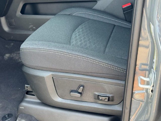 New 2027 RAM 3500 Big Horn AWD/4WD image 18