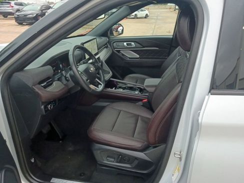 Used 2025 Ford Explorer Platinum w/ LUX Leather Package AWD/4WD image 3