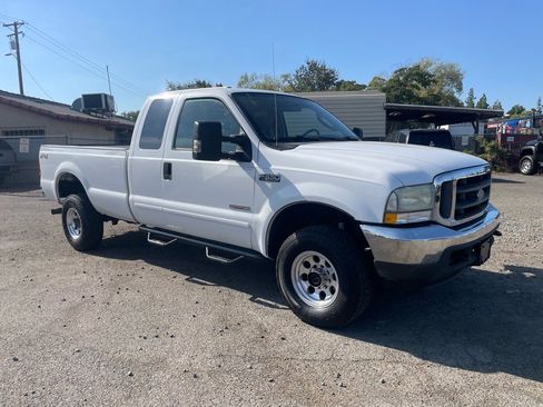 Used 2004 Ford F350 XLT image 2