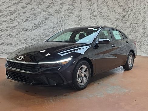 New 2026 Hyundai Elantra SE image 3