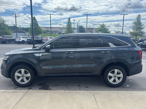 Used 2023 Kia Sorento LX AWD/4WD image 6