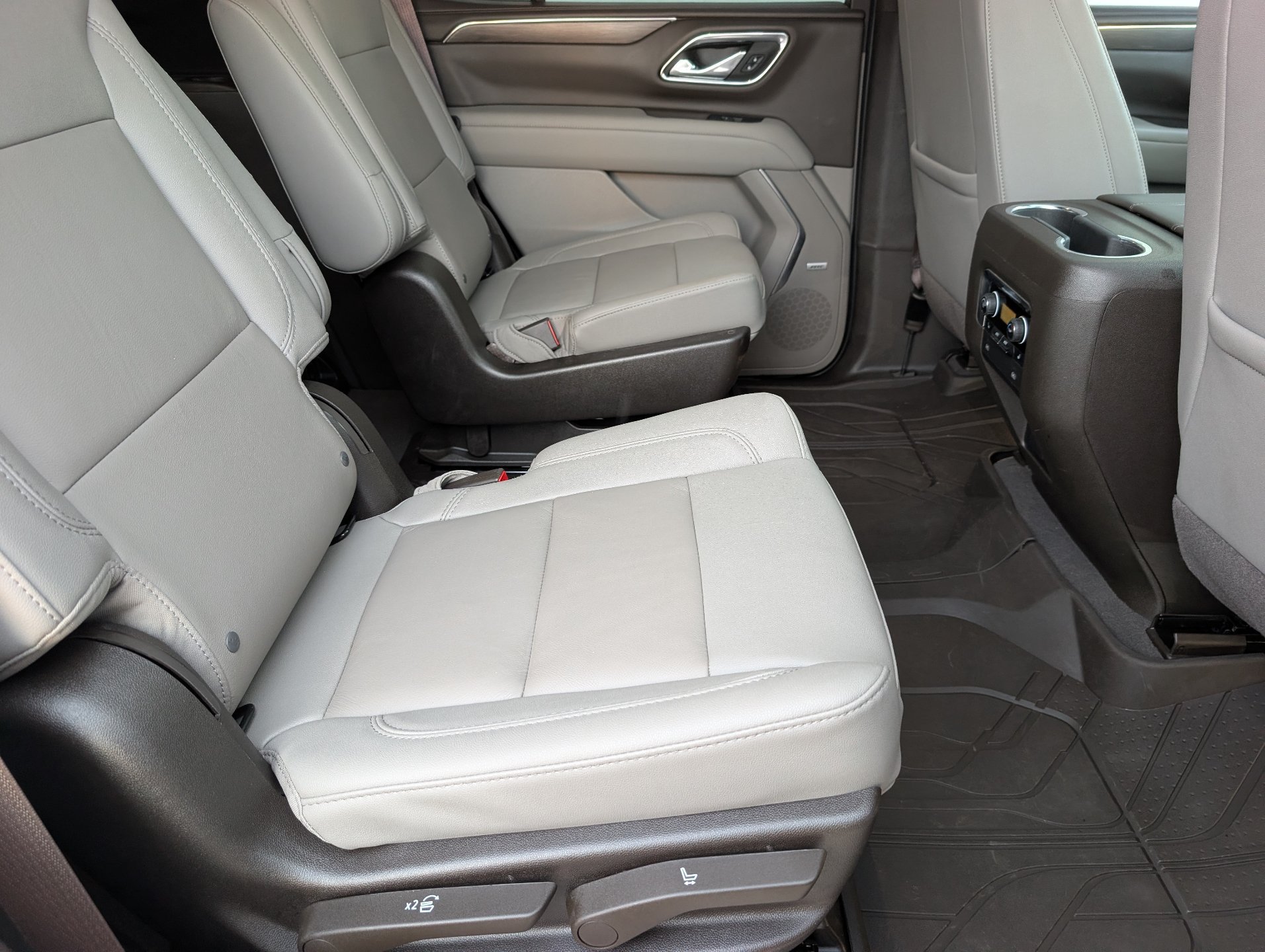 Used 2023 Chevrolet Tahoe Z71 w/ Luxury Package AWD/4WD image 13