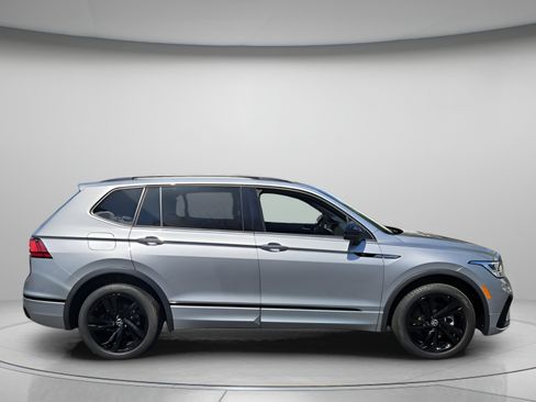 Certified 2023 Volkswagen Tiguan SE R-Line FWD image 6