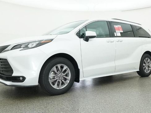 New 2026 Toyota Sienna XLE FWD image 6