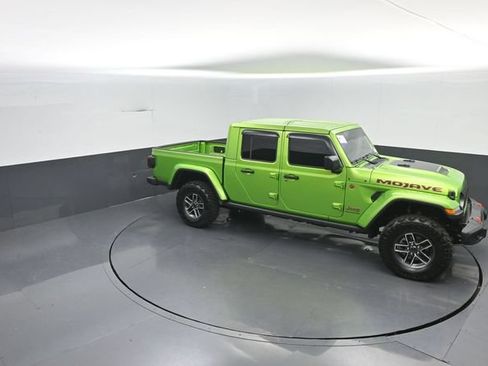 Used 2025 Jeep Gladiator Mojave w/ Convenience Group AWD/4WD image 18