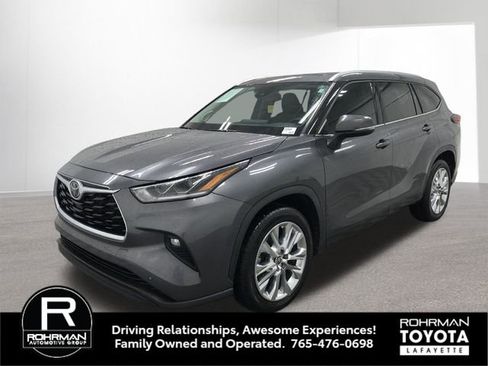 Used 2023 Toyota Highlander Limited image 2