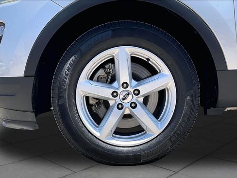 Used 2019 Ford Explorer XLT w/ Equipment Group 201A FWD image 11