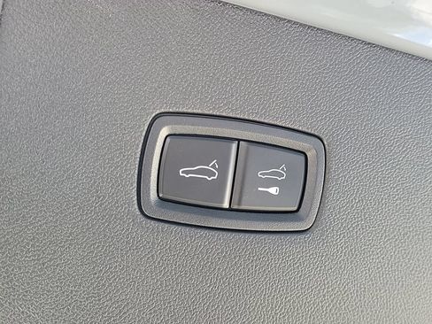Certified 2024 Porsche Cayenne Coupe AWD/4WD image 18
