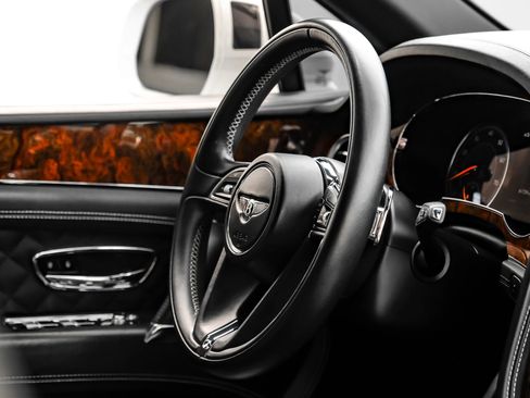 Used 2019 Bentley Bentayga AWD/4WD image 8