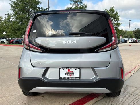 Used 2025 Kia Soul LX w/ LX Technology Package FWD image 7