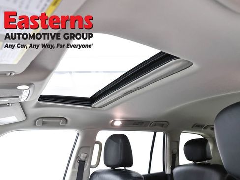 Used 2024 Nissan Armada SL w/ Captain's Chairs Package image 39