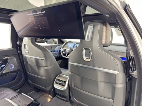 Used 2023 BMW i7 xDrive60 image 48