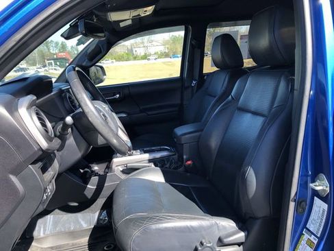 Used 2018 Toyota Tacoma Limited image 25