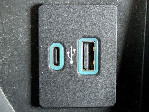 Used 2022 Ford F150 Lariat image 24