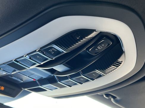 New 2026 Porsche Macan image 29