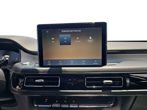 Used 2023 Lincoln Aviator AWD w/ Premium Package image 21