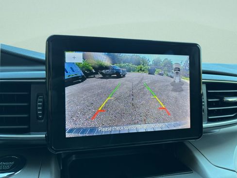 Used 2022 Ford Explorer XLT w/ Equipment Group 202A AWD/4WD image 11