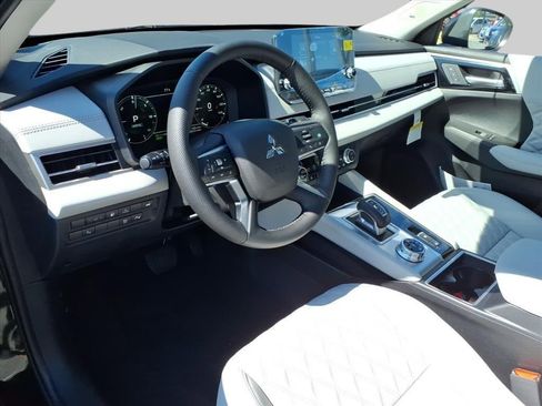 New 2025 Mitsubishi Outlander SEL image 18