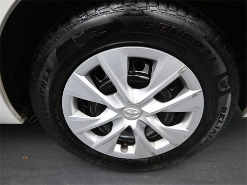 Used 2015 Toyota Corolla LE image 15