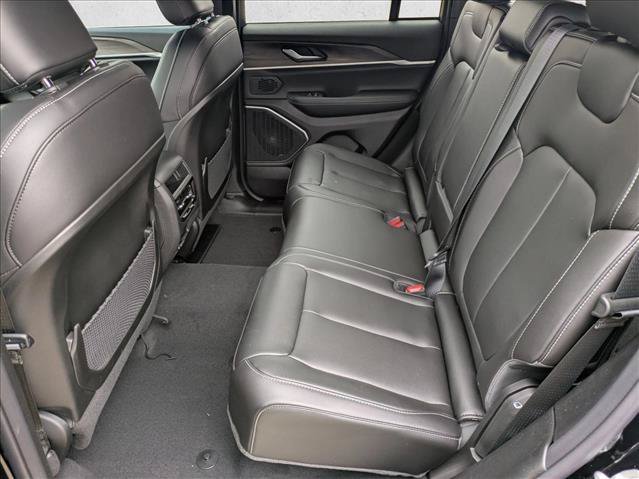 New 2026 Jeep Grand Cherokee Limited w/ Limited Altitude Package AWD/4WD image 16